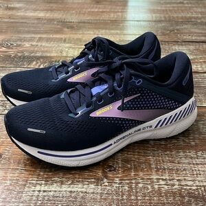Women’s Brooks running shoes